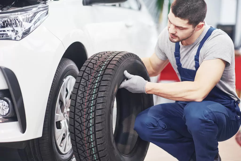 troca pneu automovel